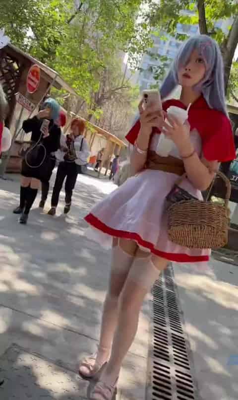 2332a79e-d38d-40a9-bdfd-24fb431f5bc3.mp4