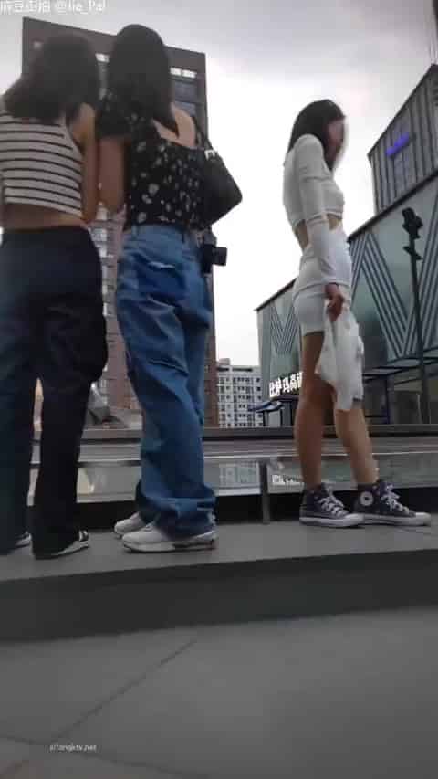 0bc64833-0a25-4b23-8773-01876ecba2f9.mp4