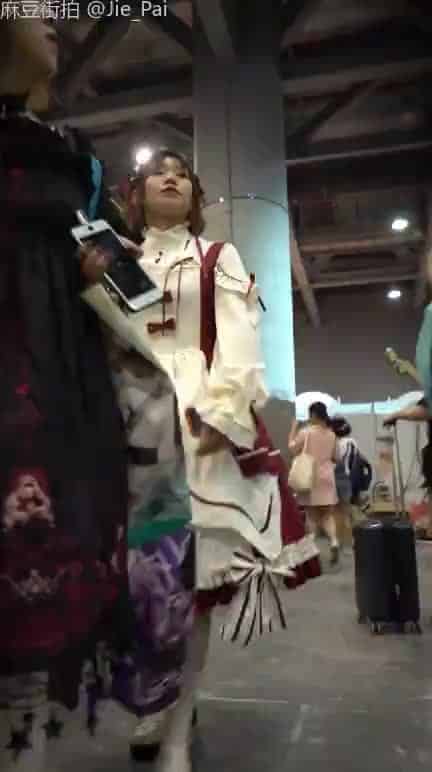 a02b0f80-2b2a-406e-a2a1-e2fc65c18b28.mp4