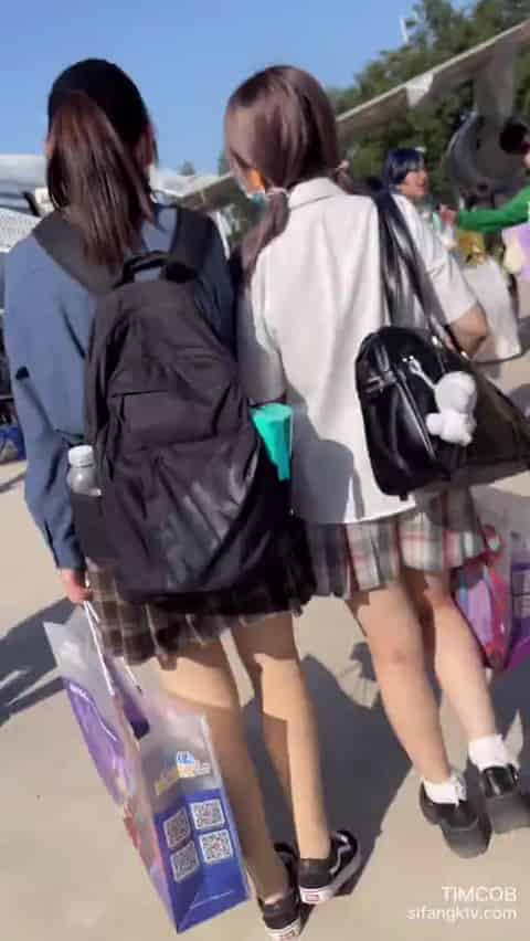 a6c65424-486f-49ef-9760-253e5b23d40e.mp4