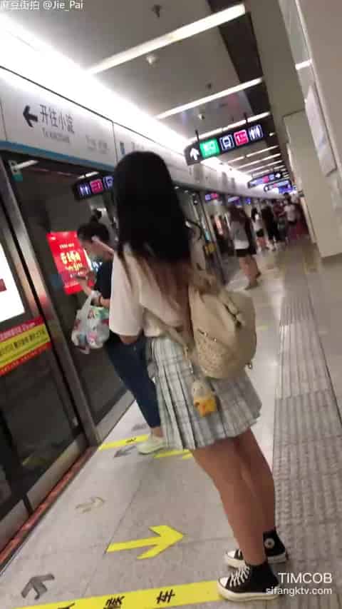 bd2d418e-ff4c-4d48-8d54-1e5c23a1bb66.mp4