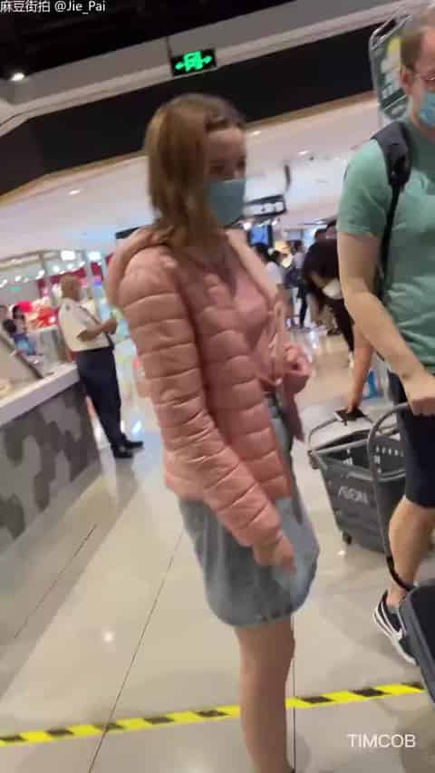 b3bcfcce-b53b-445f-a530-4b6b5f770373.mp4