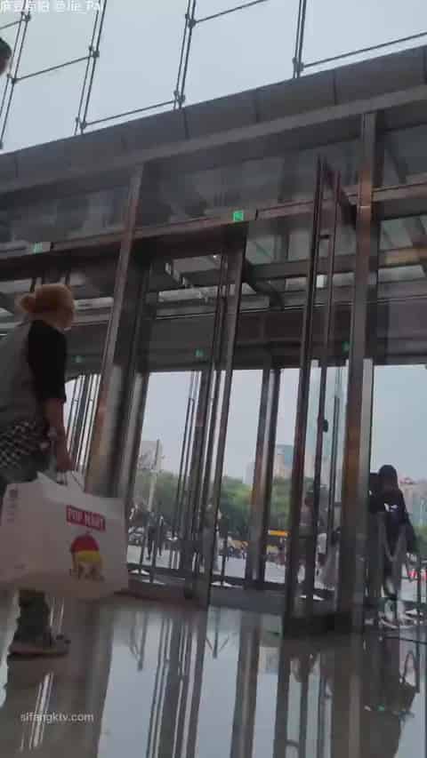 f18a2cc4-13ef-4c2d-bade-6c3d4f0cc6e6.mp4