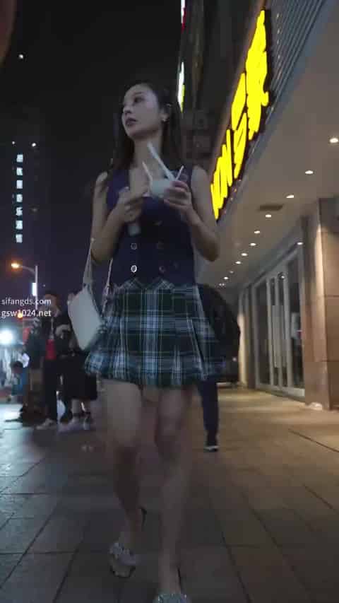 c4f95be2-a64e-4540-8318-32468f6a40f4.mp4