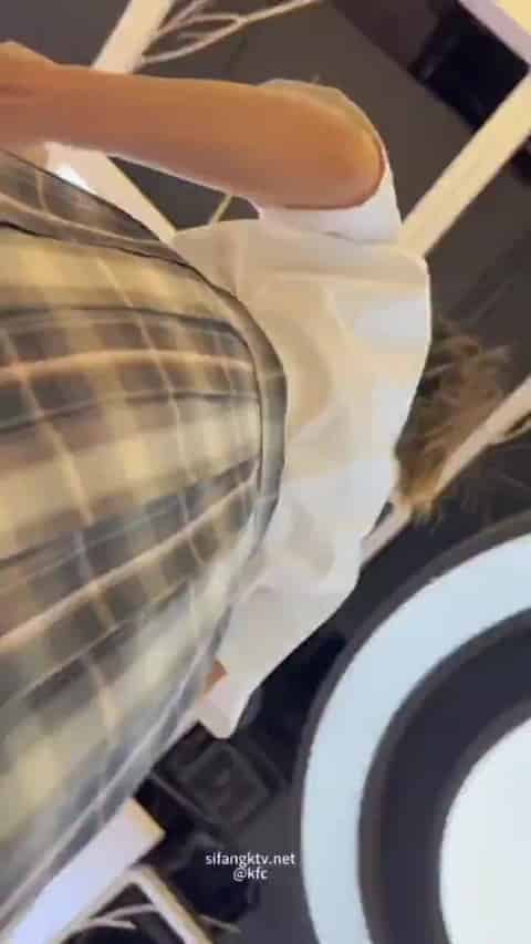 1b7b4416-8d40-48e5-98fc-3383323deea3.mp4