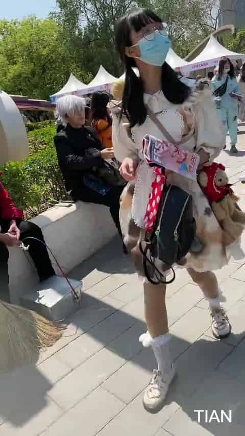 b031de45-f3d6-4d9f-a202-9eeea3909856.mp4