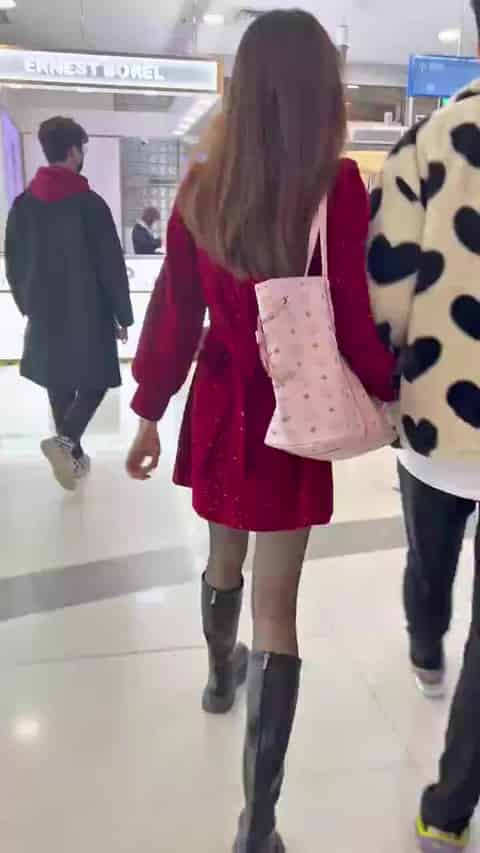 f23b671d-9f66-42bc-bba5-e0d2602aa872.mp4