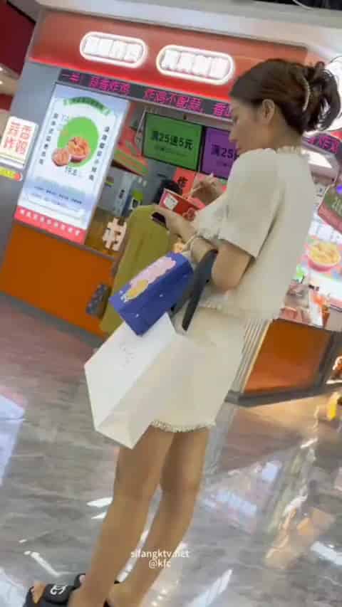 3f095f81-4d2f-4839-aa52-2697a51cd959.mp4