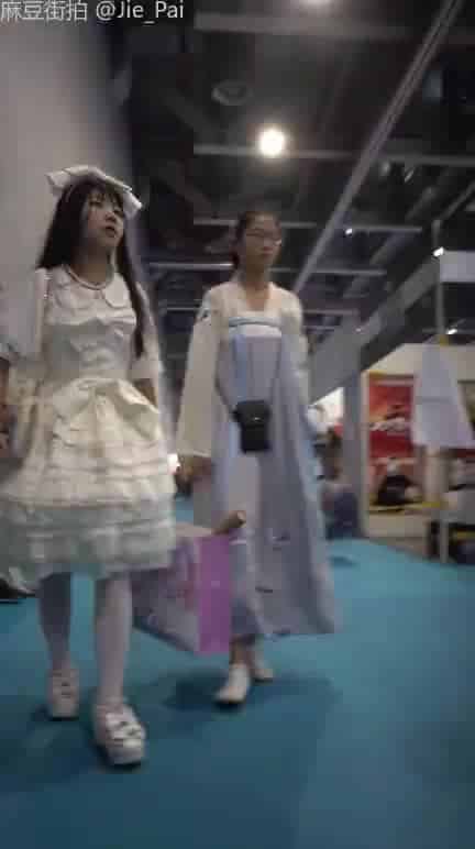 ed75f957-c8d2-4dc2-834f-8aeef44c092e.mp4