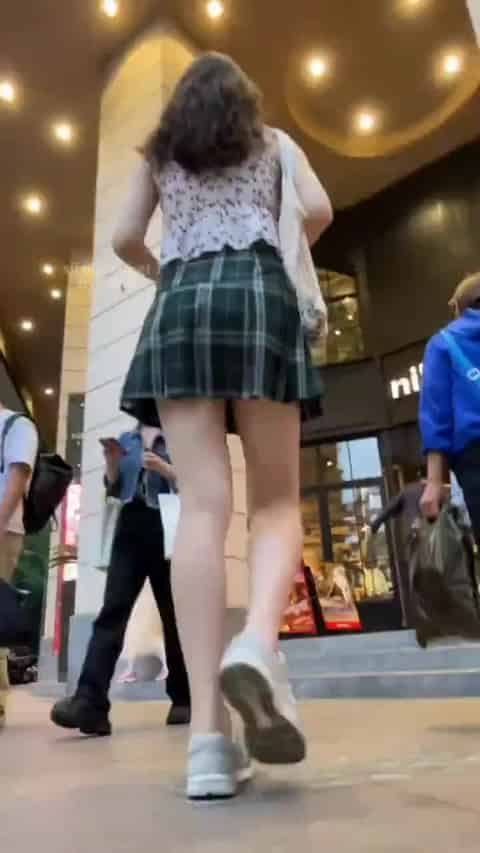 eb8b407d-a5aa-49e7-ac7c-43b3d75fa227.mp4