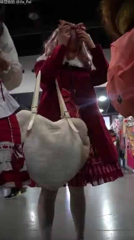 07ea782d-db8d-4939-b595-d7ce358faa0d.mp4