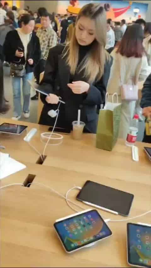 68b49c35-f5ac-44d3-b289-5956623f1a3a.mp4