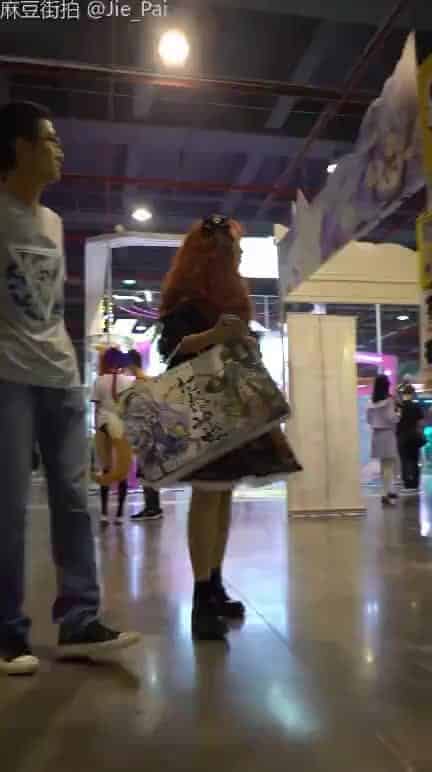 e2eb6bb6-d6f7-4ed3-9f71-beb885d5e5c2.mp4