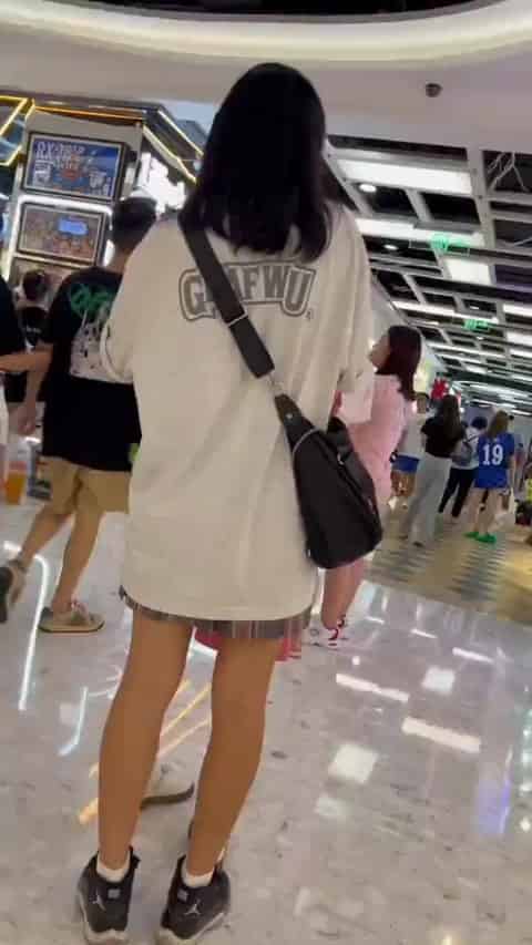 85bb6d5d-2a6b-485f-adc1-e6e70fb96b15.mp4