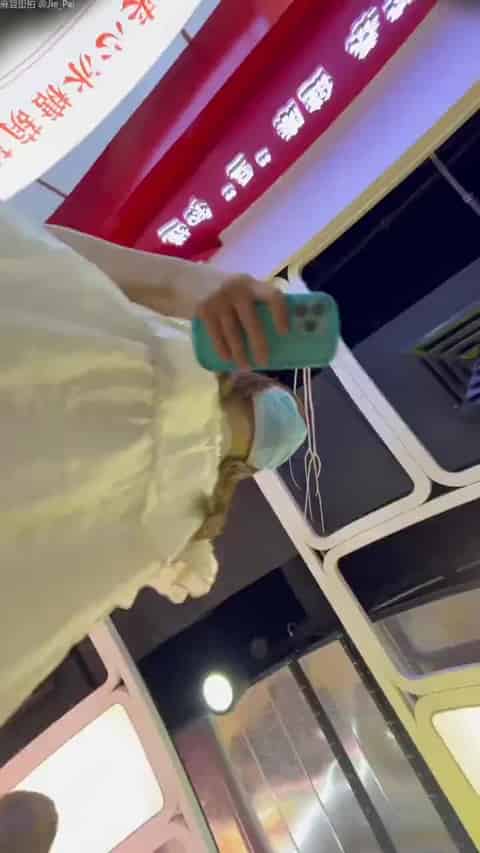 cd9c8464-fc15-424f-bbf1-c4e1a95744a1.mp4