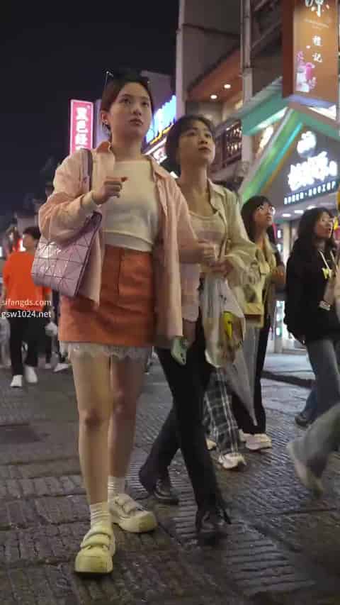 b1fa48de-980c-44f6-8574-f5f24079bcdc.mp4