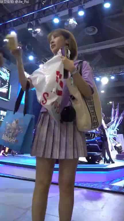 0fa8ebe9-9e4a-4ac3-a861-755da805f2ae.mp4