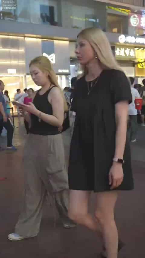 c5e34b2b-1c05-4c13-9ffb-55ae7edef7f1.mp4