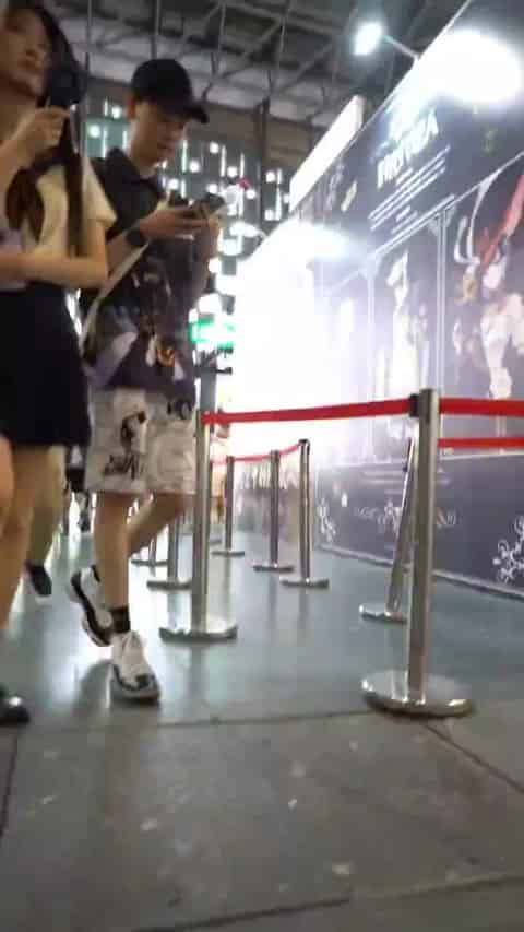 e0a5694f-9c1f-46e4-a3c9-3b68c4eac632.mp4