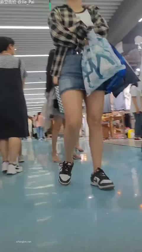 43ff9bef-1fb8-4866-90d7-38e6c1e79bb7.mp4