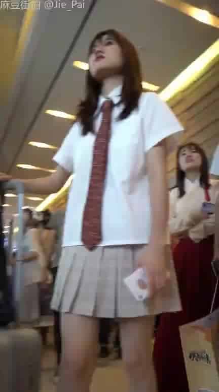 005dd110-c10c-42e0-a2d9-d97827fae238.mp4