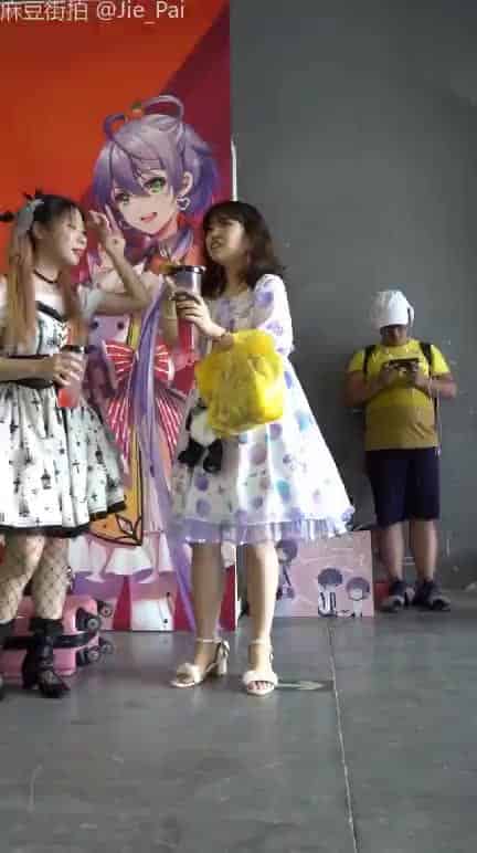 18faecbb-75a8-48fa-b00c-e22991cf18f3.mp4