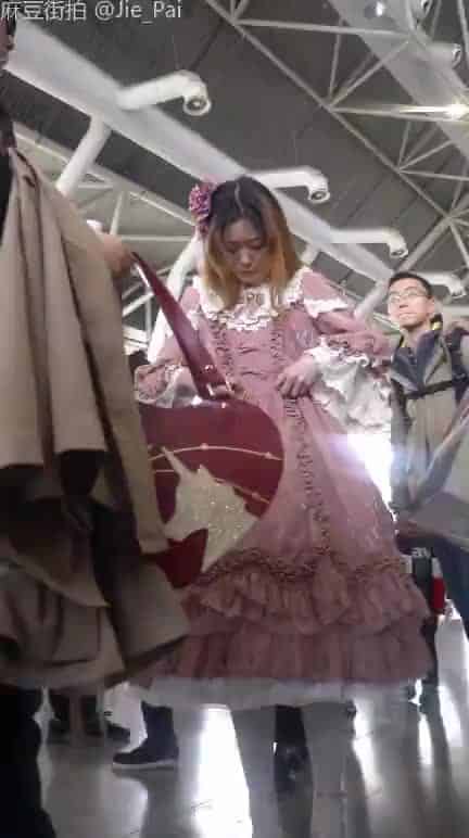 eb44b7e0-34a7-4c0e-bf35-5842cc9a3b14.mp4