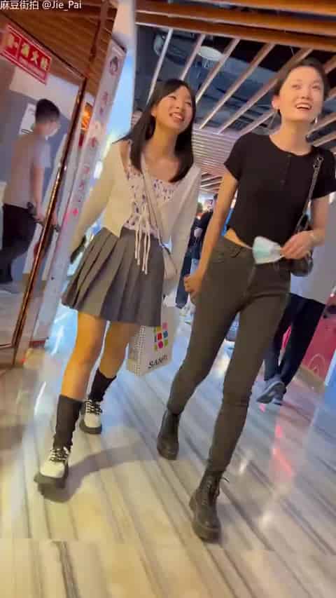 135dc02a-2868-48ca-913d-300bd898e33f.mp4