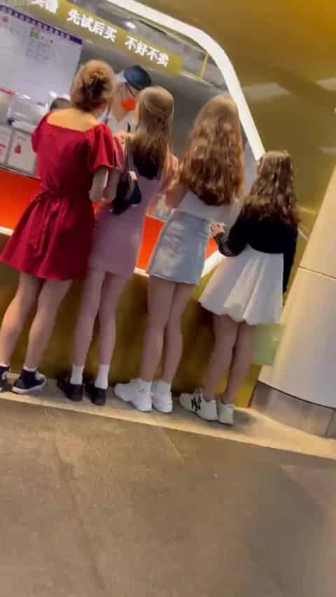 b32e89e5-82f5-4531-a436-e6342d7b5d13.mp4