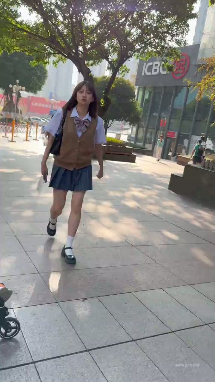 aafda92f-e47c-4a77-bb34-34558851a15f.mp4