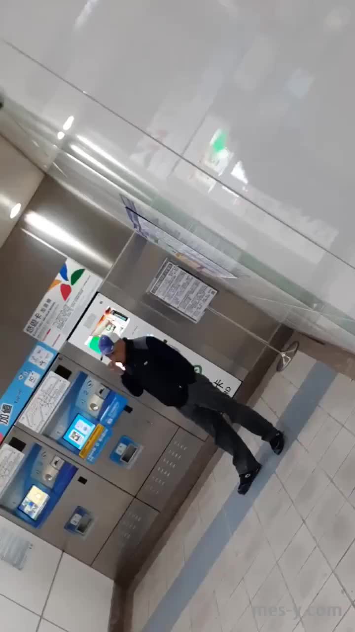 103206e4-8b33-49d2-927b-9864b29247ce.mp4