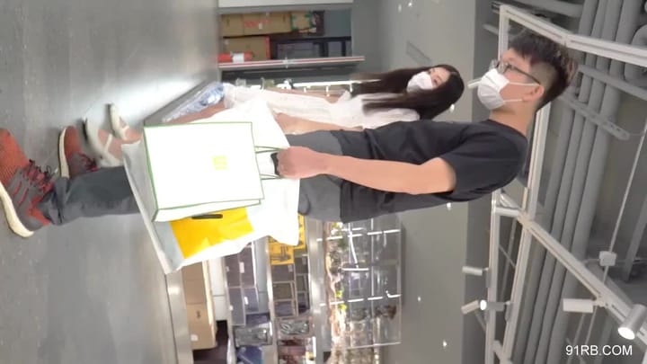 e39927e1-9e92-447d-ba0d-d56ea753cbf1.mp4