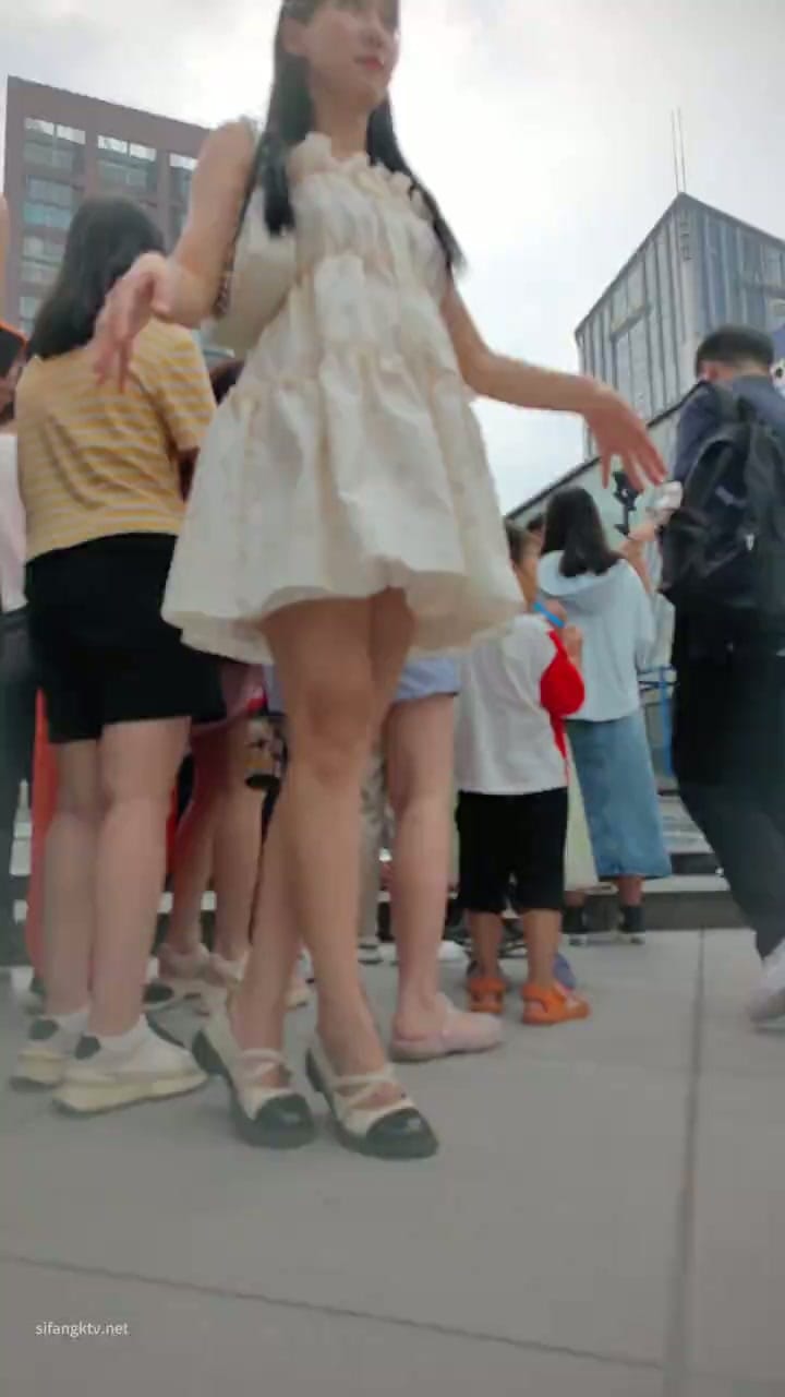 b8f6ac0f-9af7-403a-8b40-0866edadc305.mp4