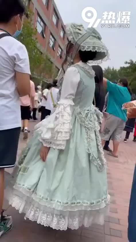 e5a890f3-82b3-44f3-bb77-f60999e57f31.mp4