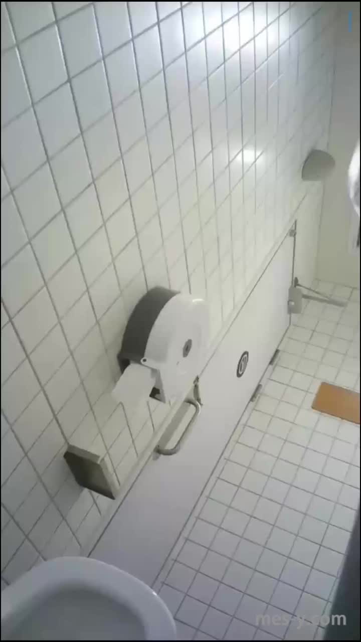 ddbe85b3-1a72-4379-afe7-22f78776cc5f.mp4