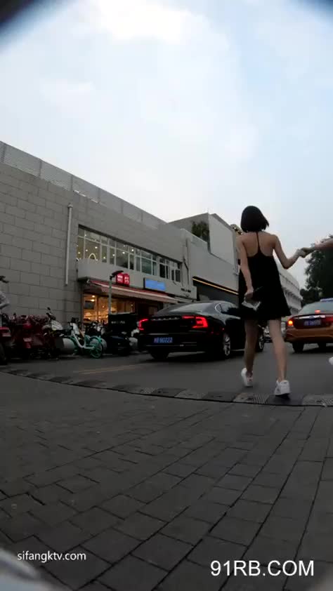 713d81d1-f6eb-445b-97ef-750b0eee61bd.mp4