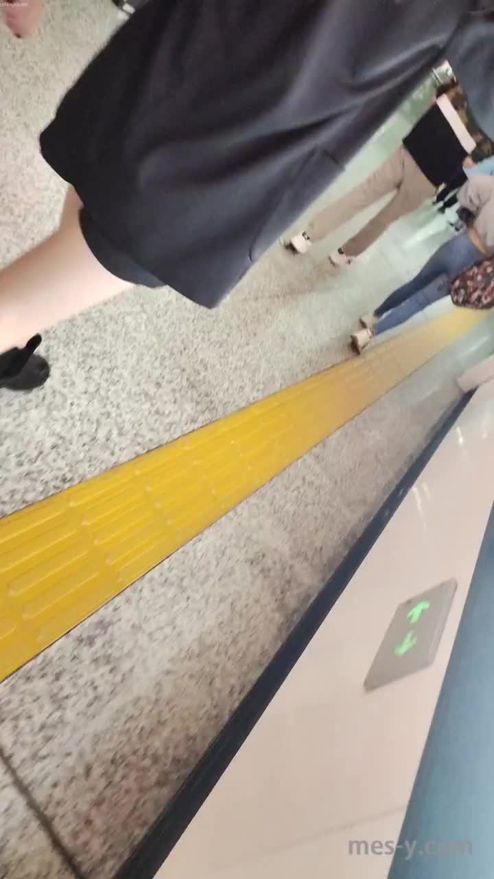 b2107073-51bf-42b3-9916-1c9fb04a2c0b.mp4