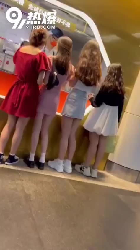 15c36487-3398-45d2-87b2-ccf010cae5e3.mp4