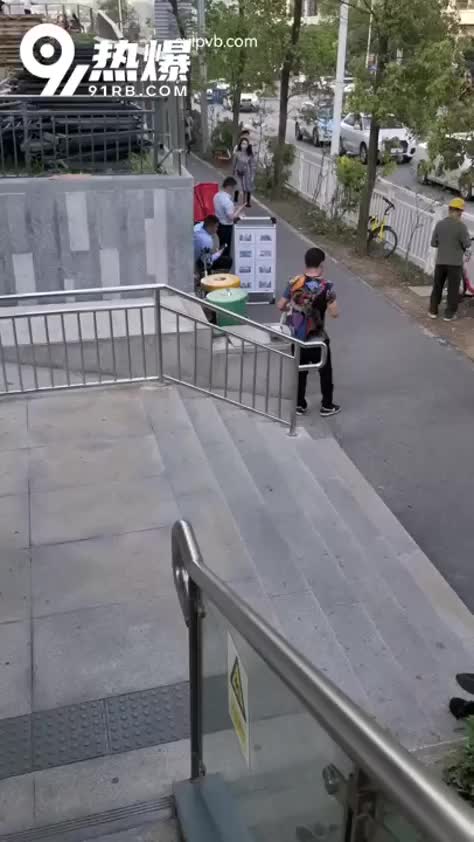 f29f8574-bcac-4091-b44f-ba4a8f670d68.mp4