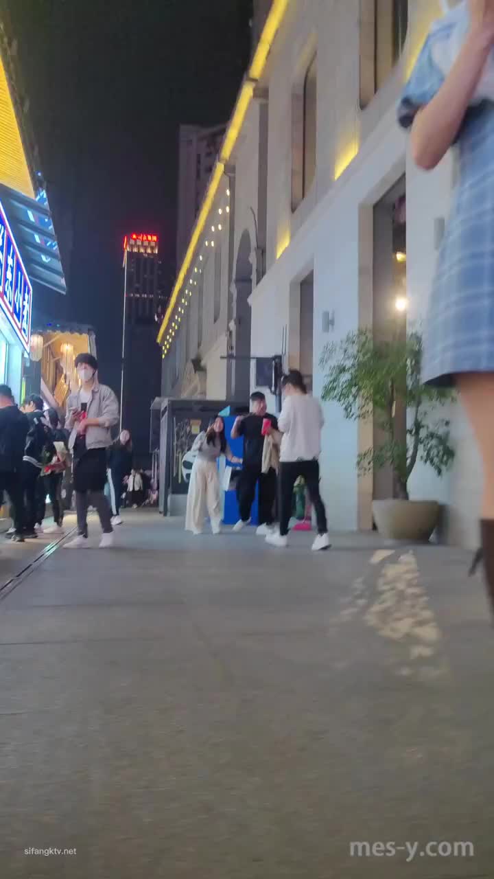 12168d79-cb91-4033-81cc-f4b99e1018f2.mp4