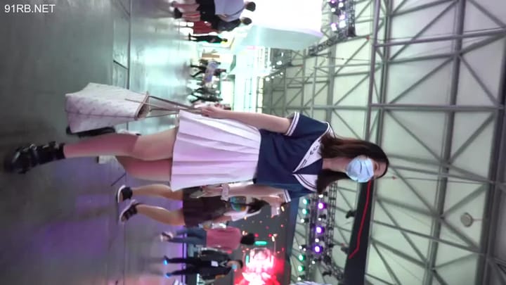 2dce1d28-4afc-45cd-b184-73f45b913d9c.mp4