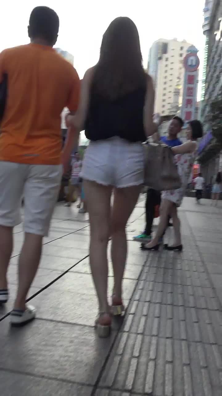 e4dd1fb5-de4a-44d2-90bf-f19534c75782.mp4