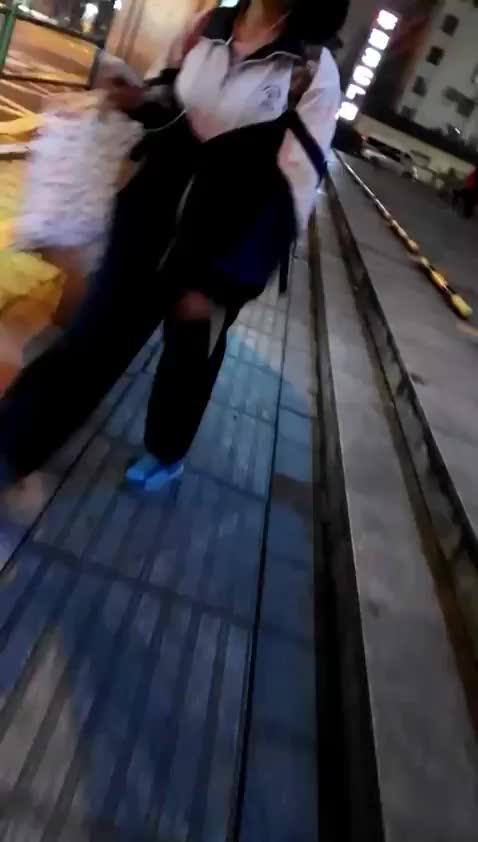 ee051c56-c6f2-4621-86ce-786c18ed7a07.mp4