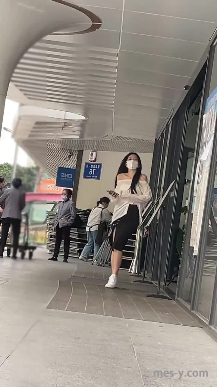 6cd97a49-758d-40cd-9784-3d7856bb9cd0.mp4