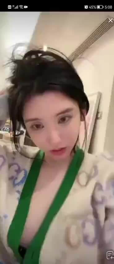 e82e951b-f3ac-4c25-98d5-4192fe09f51e.mp4