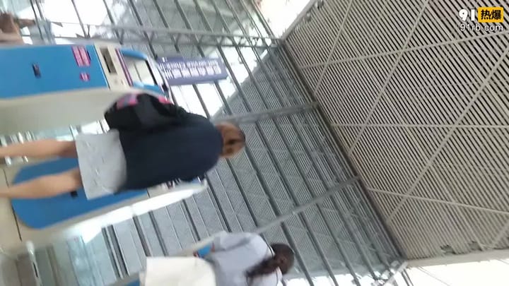 bb62eddd-8eb2-4871-acee-ea8fcc052794.mp4