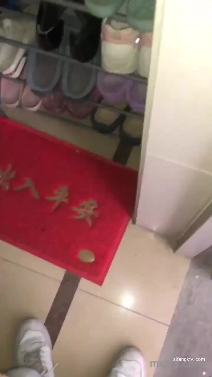 e1744e1c-1f47-4310-a152-b68b577f54f9.mp4