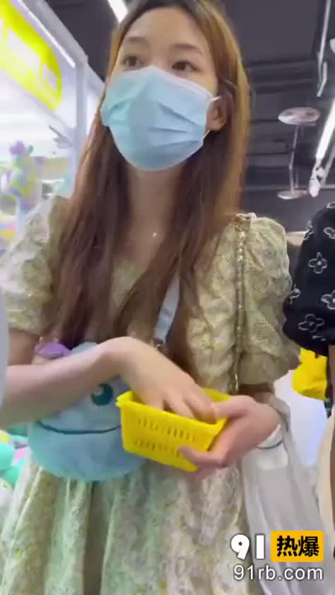 2b4d507a-0f89-46a1-8b94-8d41e9f9cfa3.mp4