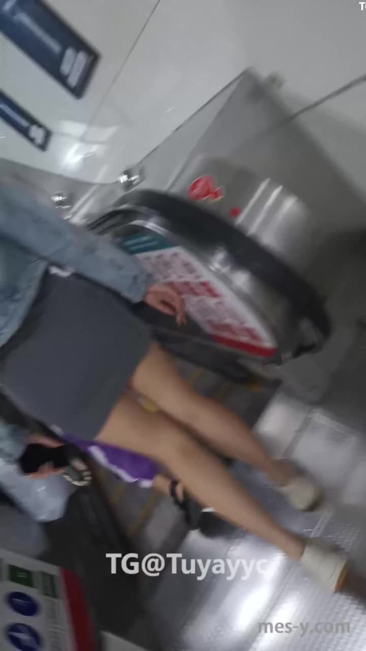 55bf5511-9727-4b1b-b596-f5f43bf52c79.mp4