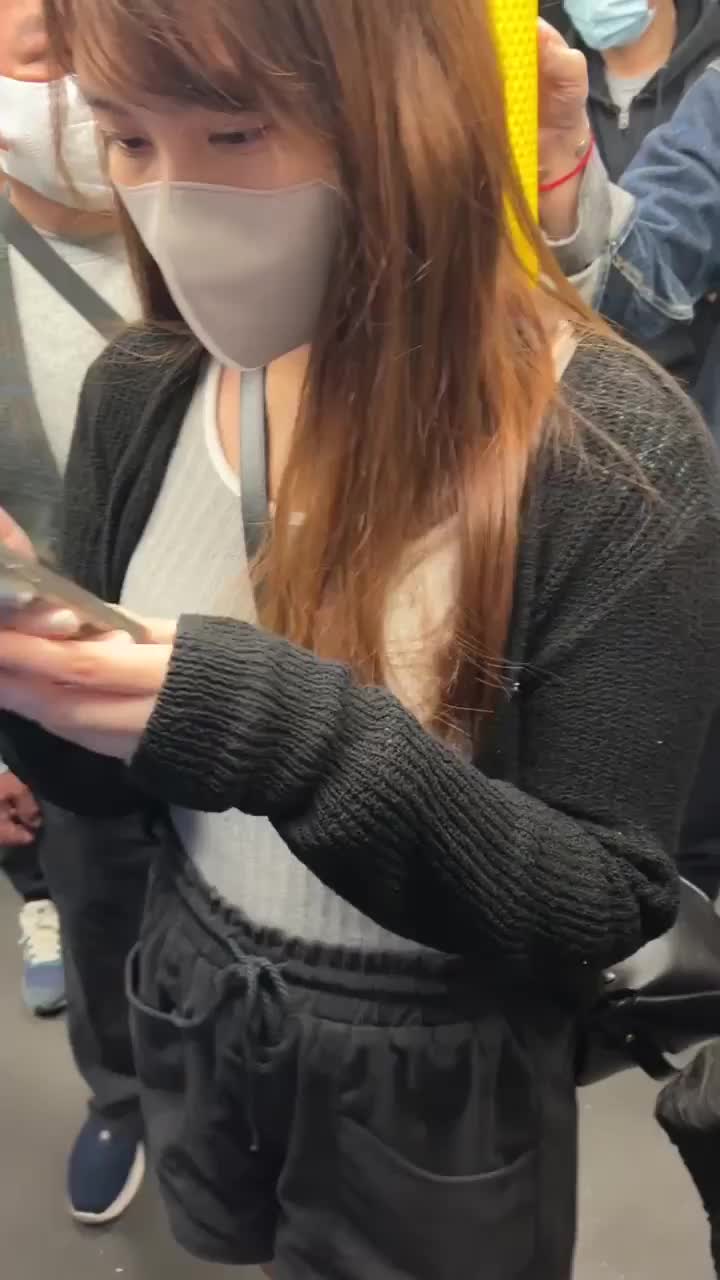 f02ed090-0ae2-4865-a6e1-ca97af45b979.mp4